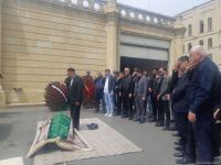 Xalq artisti Aftandil İsrafilov son mənzilə alqışlarla yol salındı (FOTO)