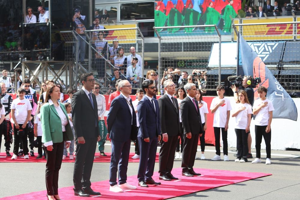 Prezident İlham Əliyev və Birinci xanım Mehriban Əliyeva Formula 1 Azərbaycan Qran-Prisinin əsas yarışına baxıblar (FOTO/VİDEO) (YENİLƏNİB)
