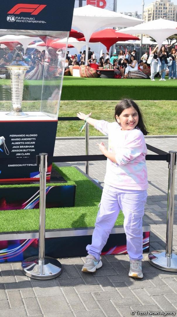 "Formula 1" Azərbaycan Qran Prisi yarışında azarkeşlərin məmnuniyyəti (FOTOLAR)