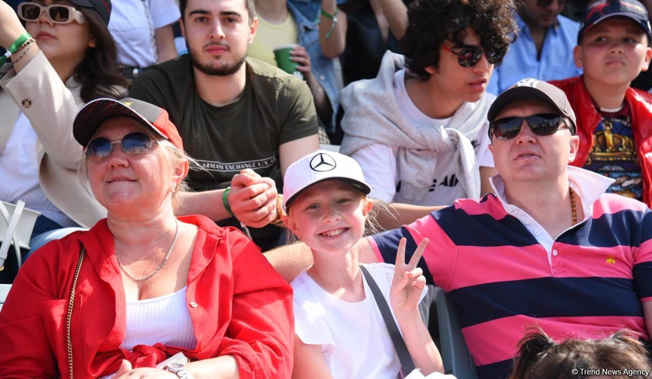 "Formula 1" Azərbaycan Qran Prisi yarışında azarkeşlərin məmnuniyyəti (FOTOLAR)