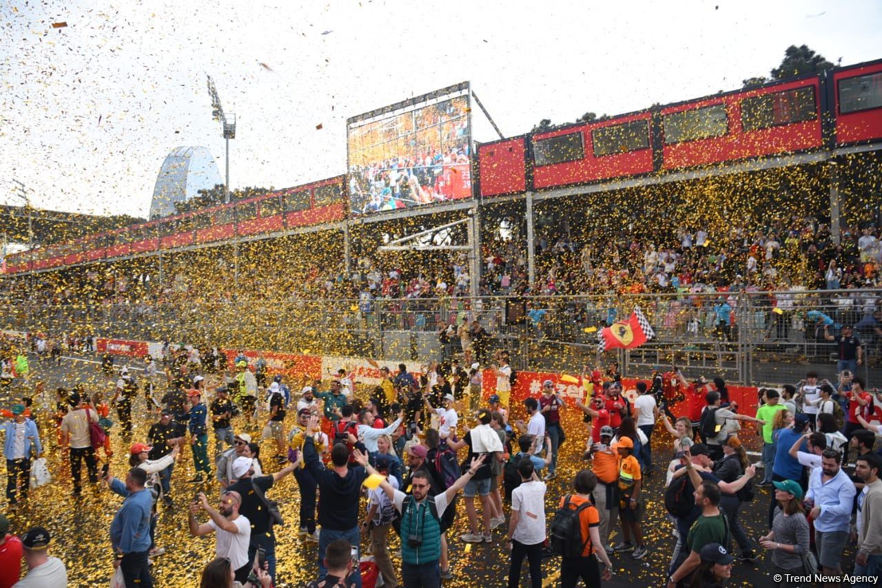 "Formula 1" Azərbaycan Qran Prisi yarışında azarkeşlərin məmnuniyyəti (FOTOLAR)