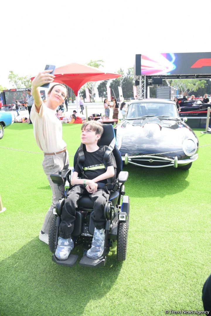 "Formula 1" Azərbaycan Qran Prisi yarışında azarkeşlərin məmnuniyyəti (FOTOLAR)