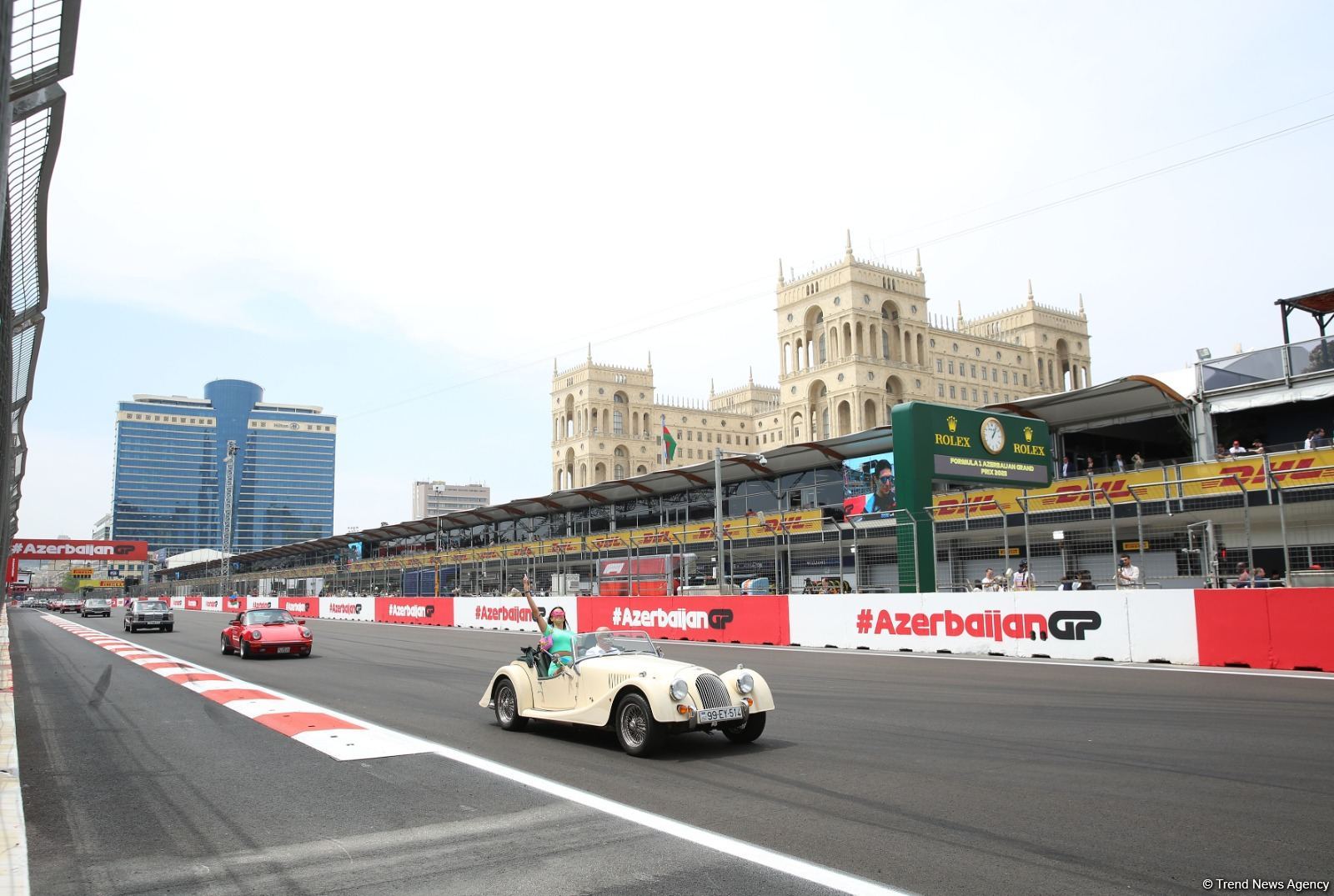 Formula 1 Azərbaycan Qran Prisi çərçivəsində klassik avtomobillərin yürüşü keçirilib (FOTO)