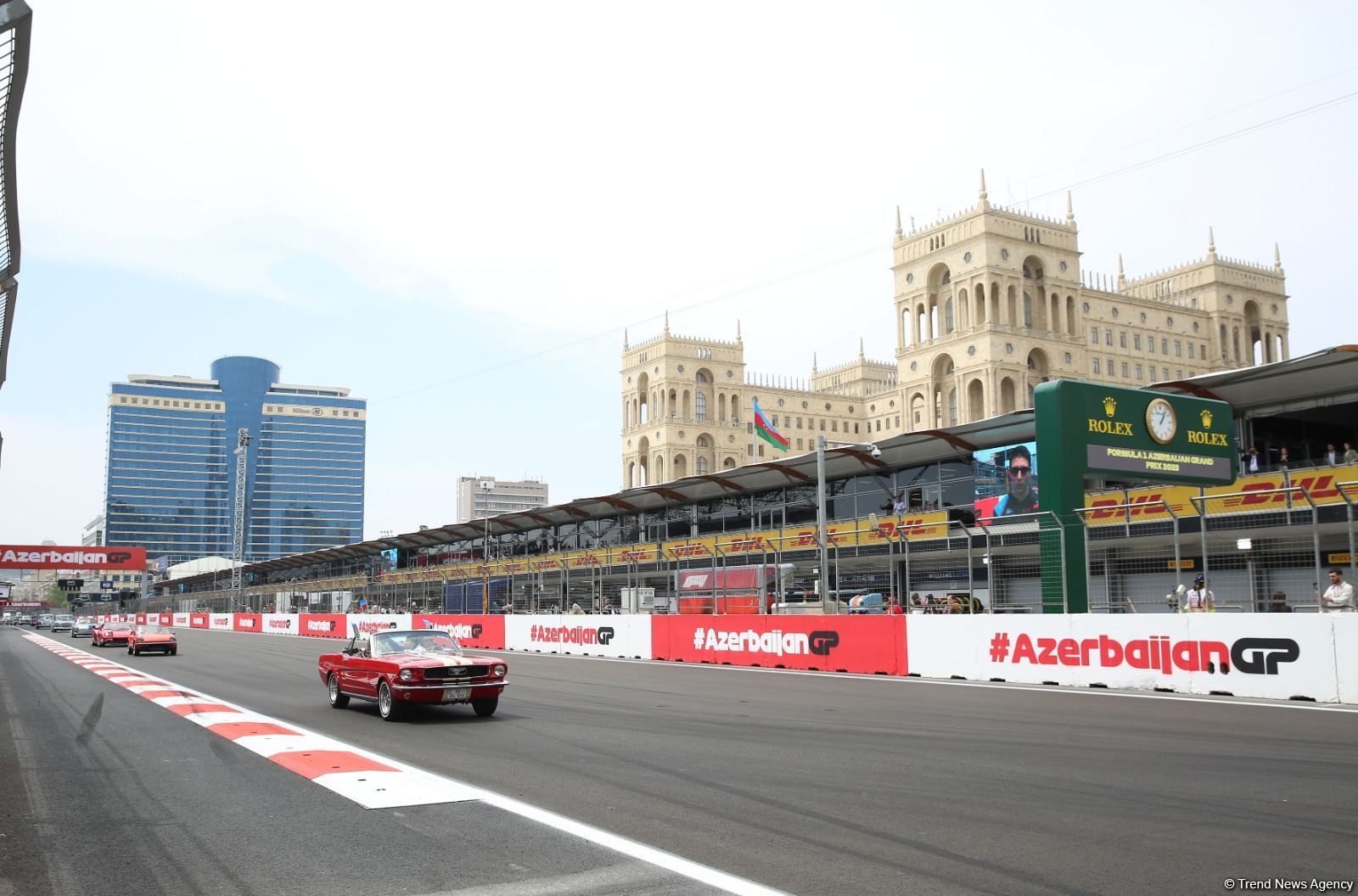 Formula 1 Azərbaycan Qran Prisi çərçivəsində klassik avtomobillərin yürüşü keçirilib (FOTO)