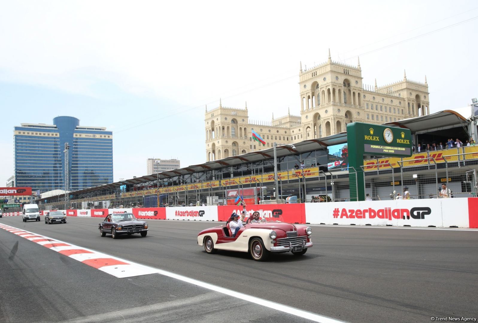 Formula 1 Azərbaycan Qran Prisi çərçivəsində klassik avtomobillərin yürüşü keçirilib (FOTO)
