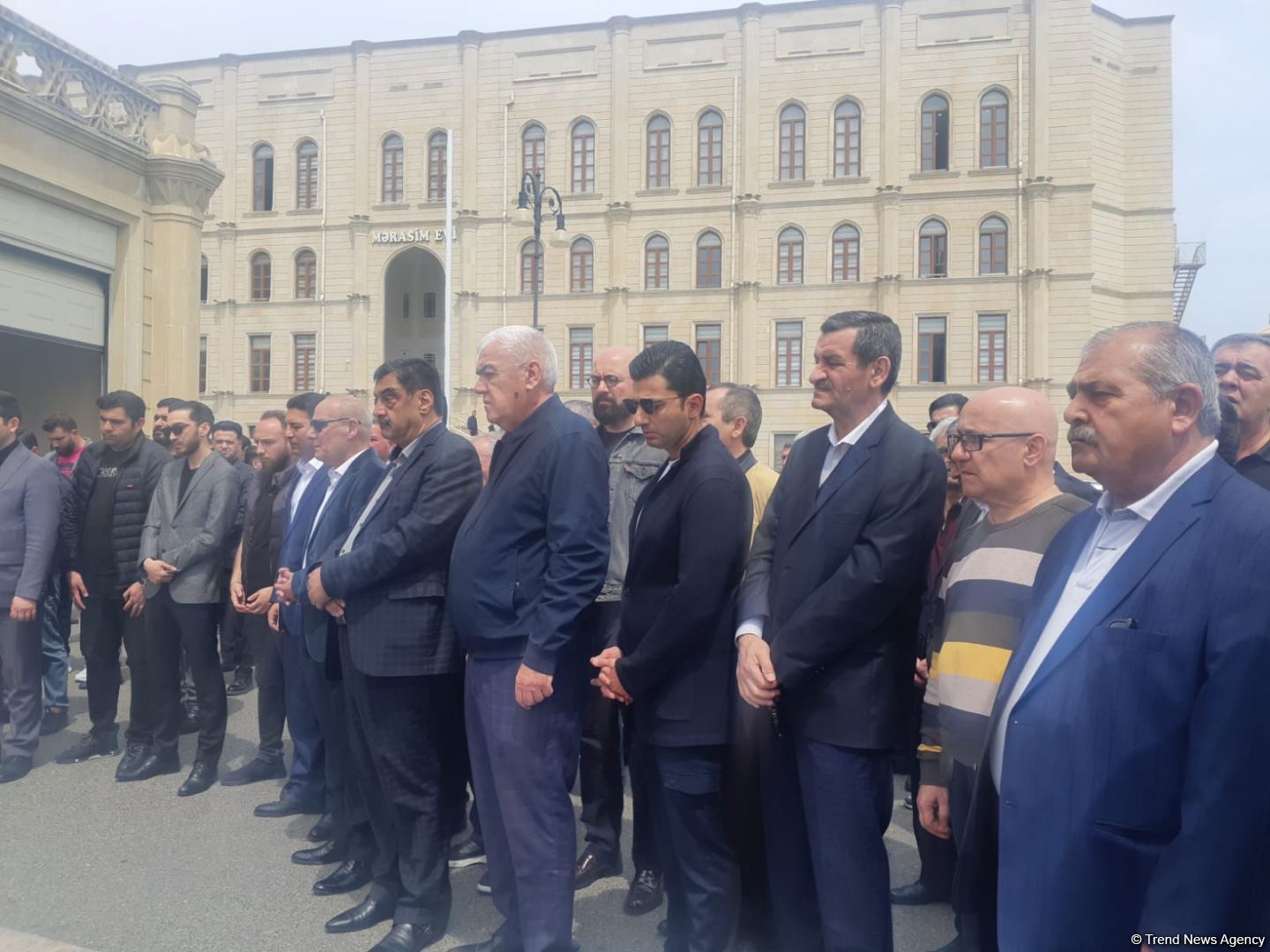 Xalq artisti Aftandil İsrafilov son mənzilə alqışlarla yol salındı (FOTO)