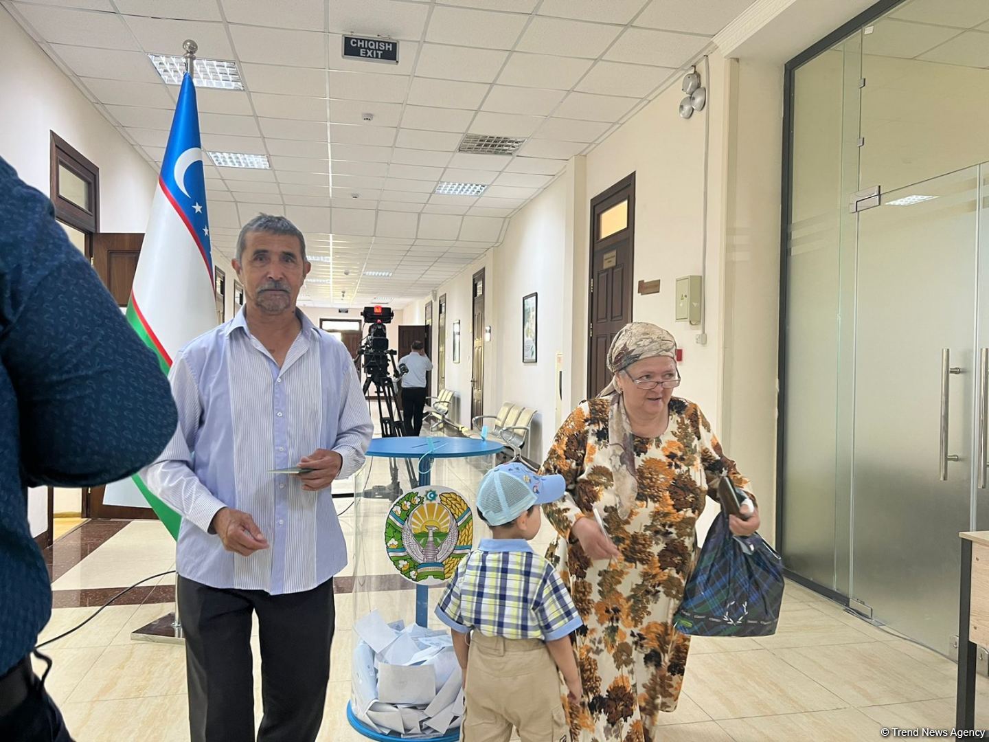 Özbəkistanın Ürgənc şəhərində konstitusiyaya dəyişikliklərlə bağlı səsvermə keçirilir (FOTO)
