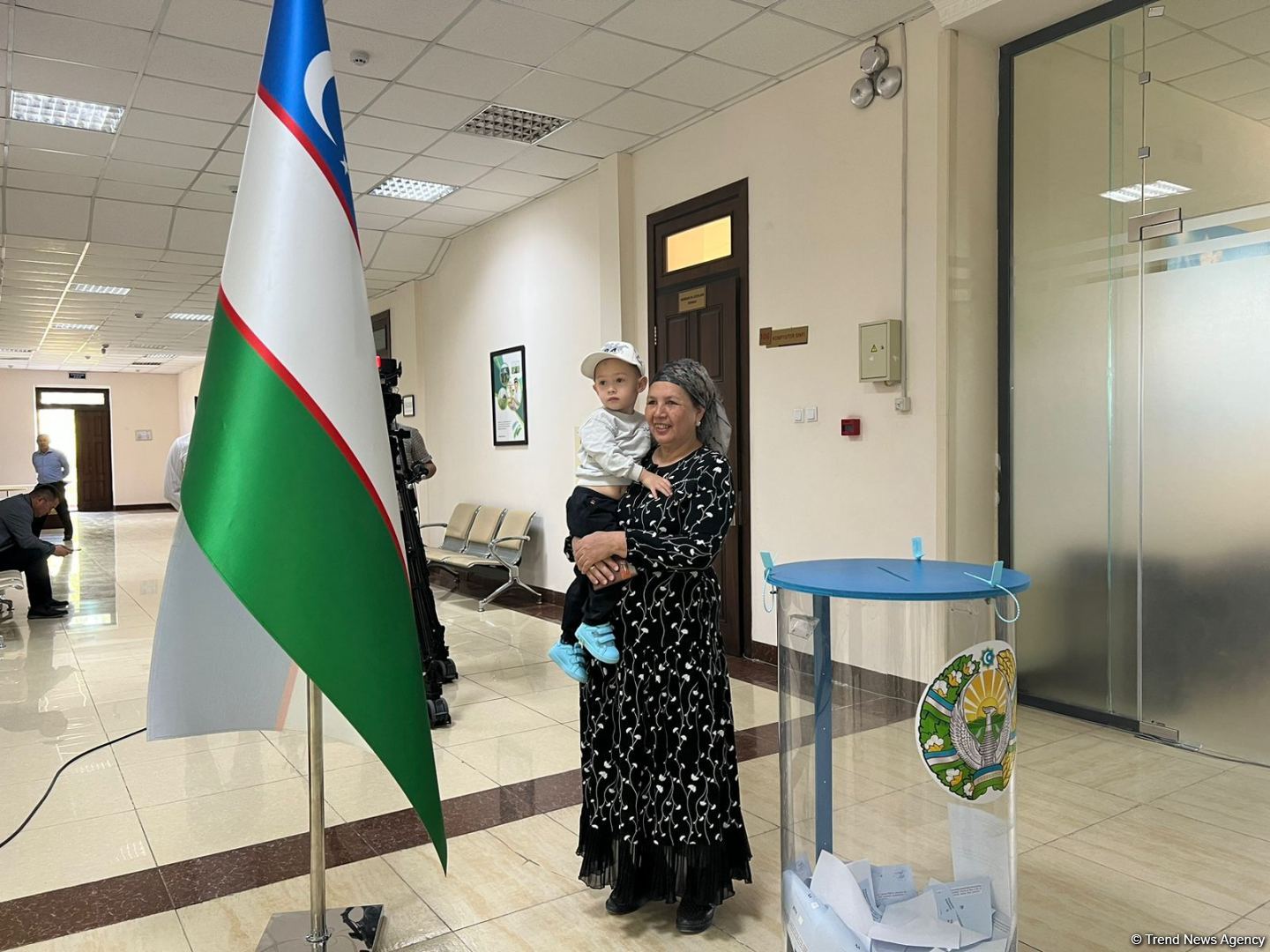 Özbəkistanın Ürgənc şəhərində konstitusiyaya dəyişikliklərlə bağlı səsvermə keçirilir (FOTO)