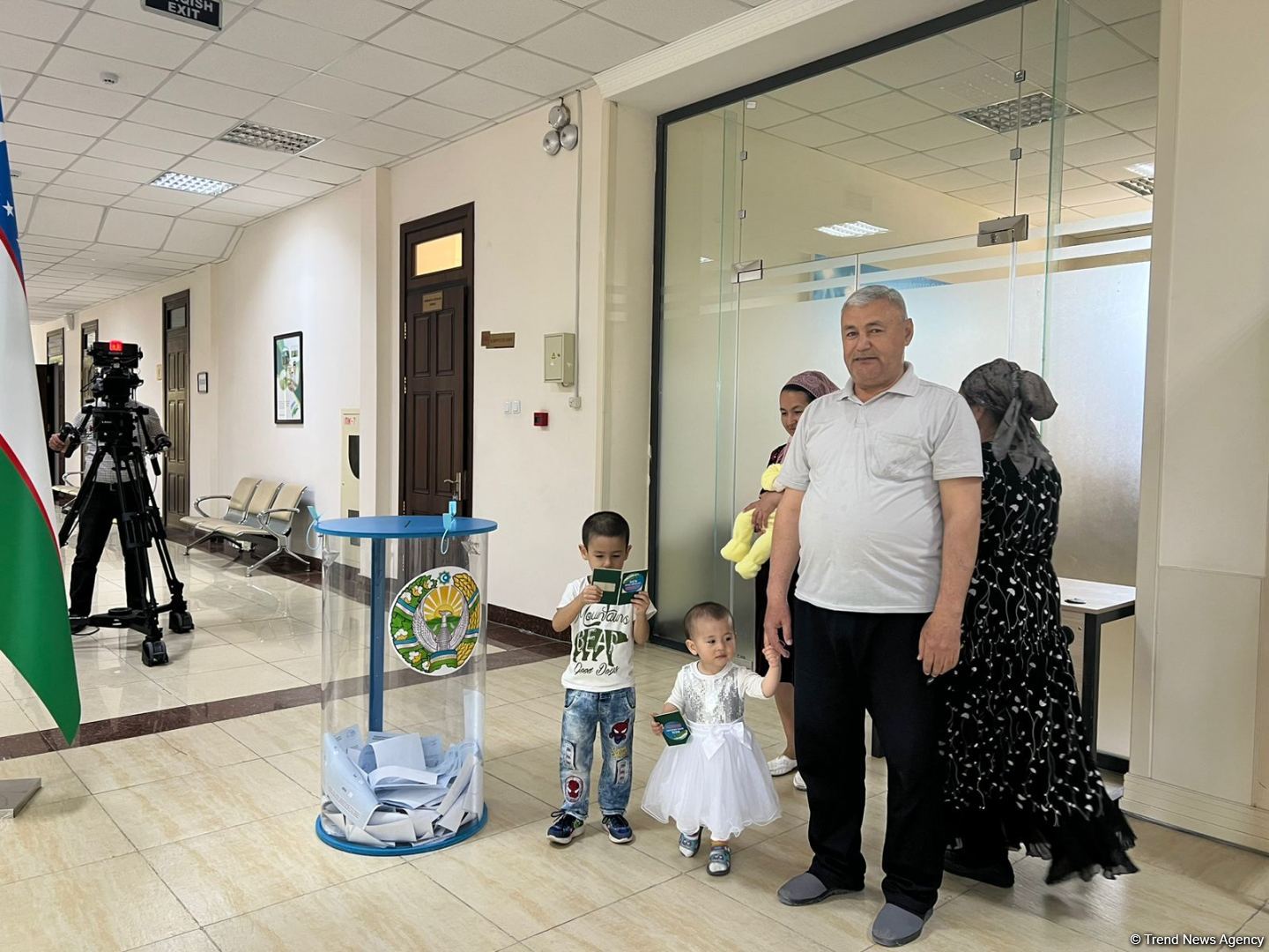Özbəkistanın Ürgənc şəhərində konstitusiyaya dəyişikliklərlə bağlı səsvermə keçirilir (FOTO)