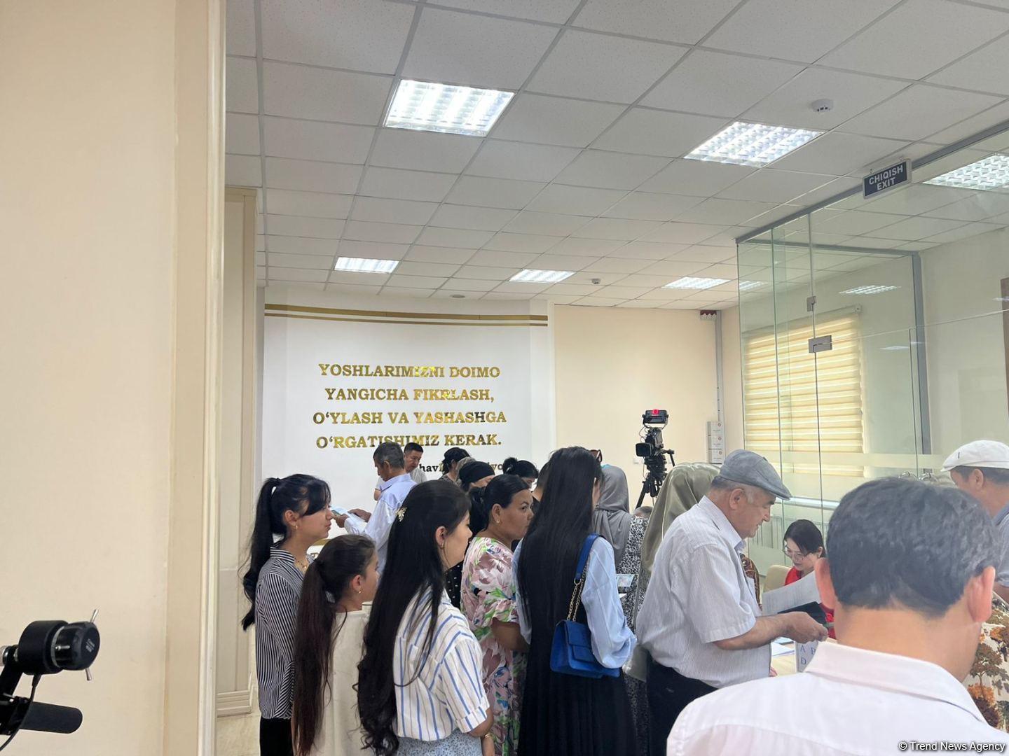 Özbəkistanın Ürgənc şəhərində konstitusiyaya dəyişikliklərlə bağlı səsvermə keçirilir (FOTO)