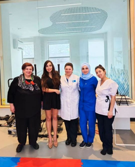 Heydər Əliyev Fondunun vitse-prezidenti Leyla Əliyeva Uşaqların Sağlam Gələcəyi Erkən Müdaxilə Mərkəzində olub (FOTO)