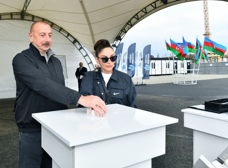 Prezident İlham Əliyev və Birinci xanım Mehriban Əliyeva Ağdam Muğam Mərkəzinin təməlini qoyublar (YENİLƏNİB) (FOTO/VİDEO)