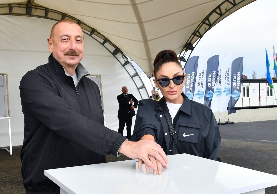 Prezident İlham Əliyev və Birinci xanım Mehriban Əliyeva Ağdam Muğam Mərkəzinin təməlini qoyublar (YENİLƏNİB) (FOTO/VİDEO)