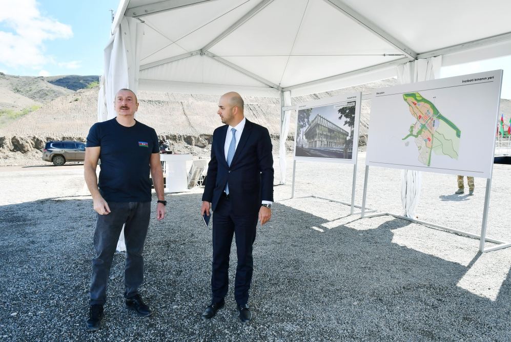 Prezident İlham Əliyev Qubadlı şəhərində ilk yaşayış məhəlləsinin təməlini qoyub (YENİLƏNİB) (FOTO/VİDEO)