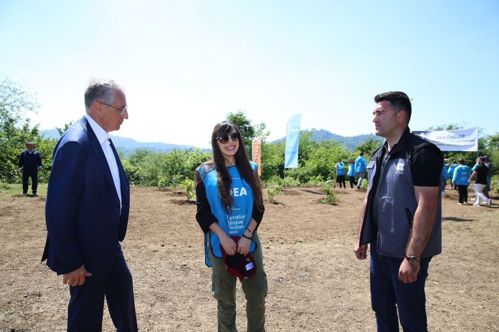 Leyla Əliyeva Ulu Öndərin 100 illiyinə həsr edilən ekoloji aksiyalarda iştirak edib (FOTO)