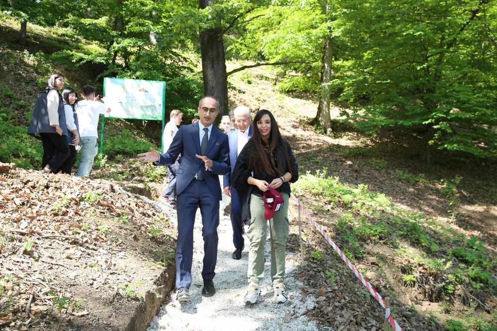 Leyla Əliyeva Ulu Öndərin 100 illiyinə həsr edilən ekoloji aksiyalarda iştirak edib (FOTO)