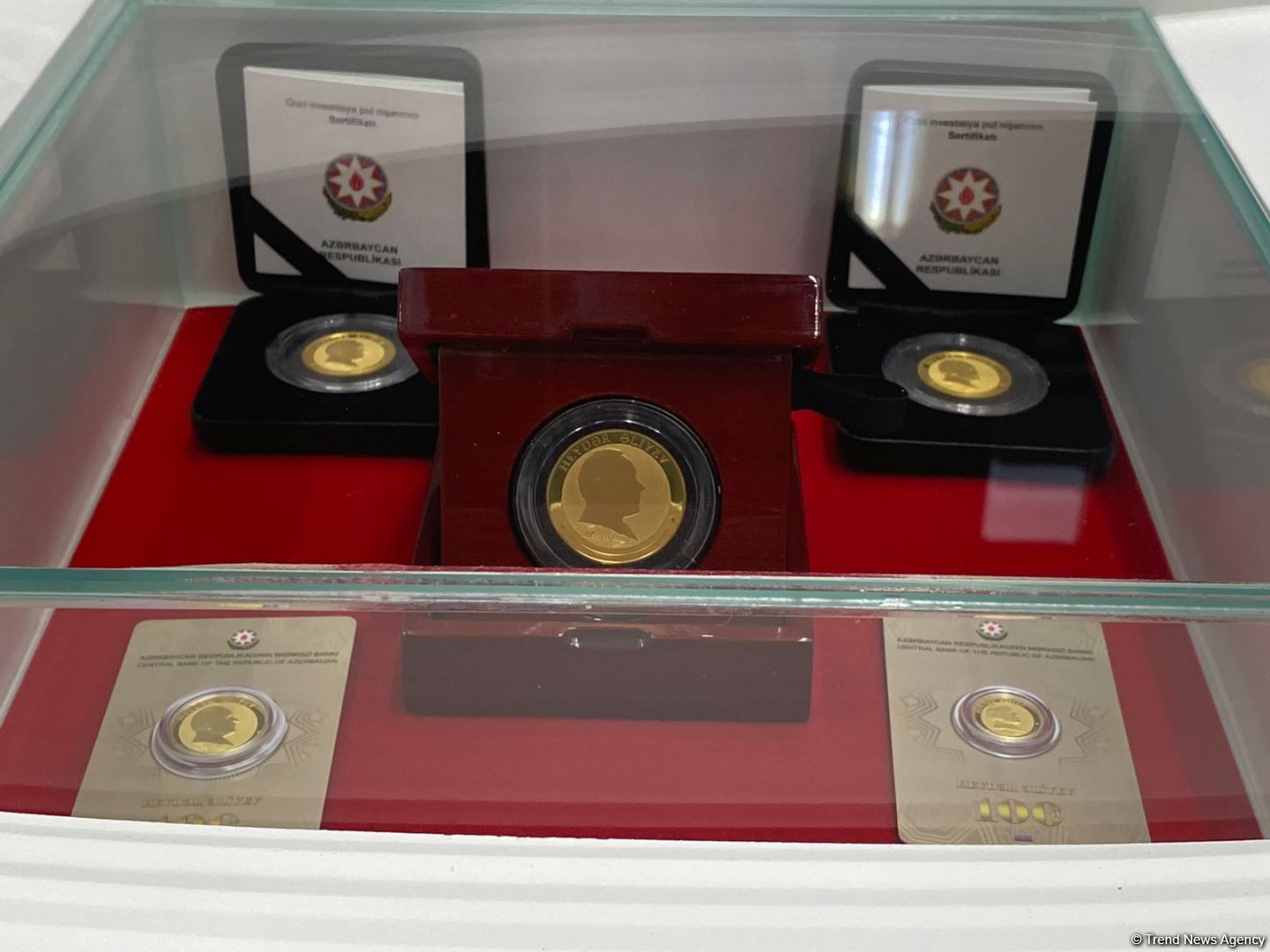 Azərbaycanda ilk dəfə investisiya məqsədli pul nişanları tədavülə buraxılıb (FOTO)