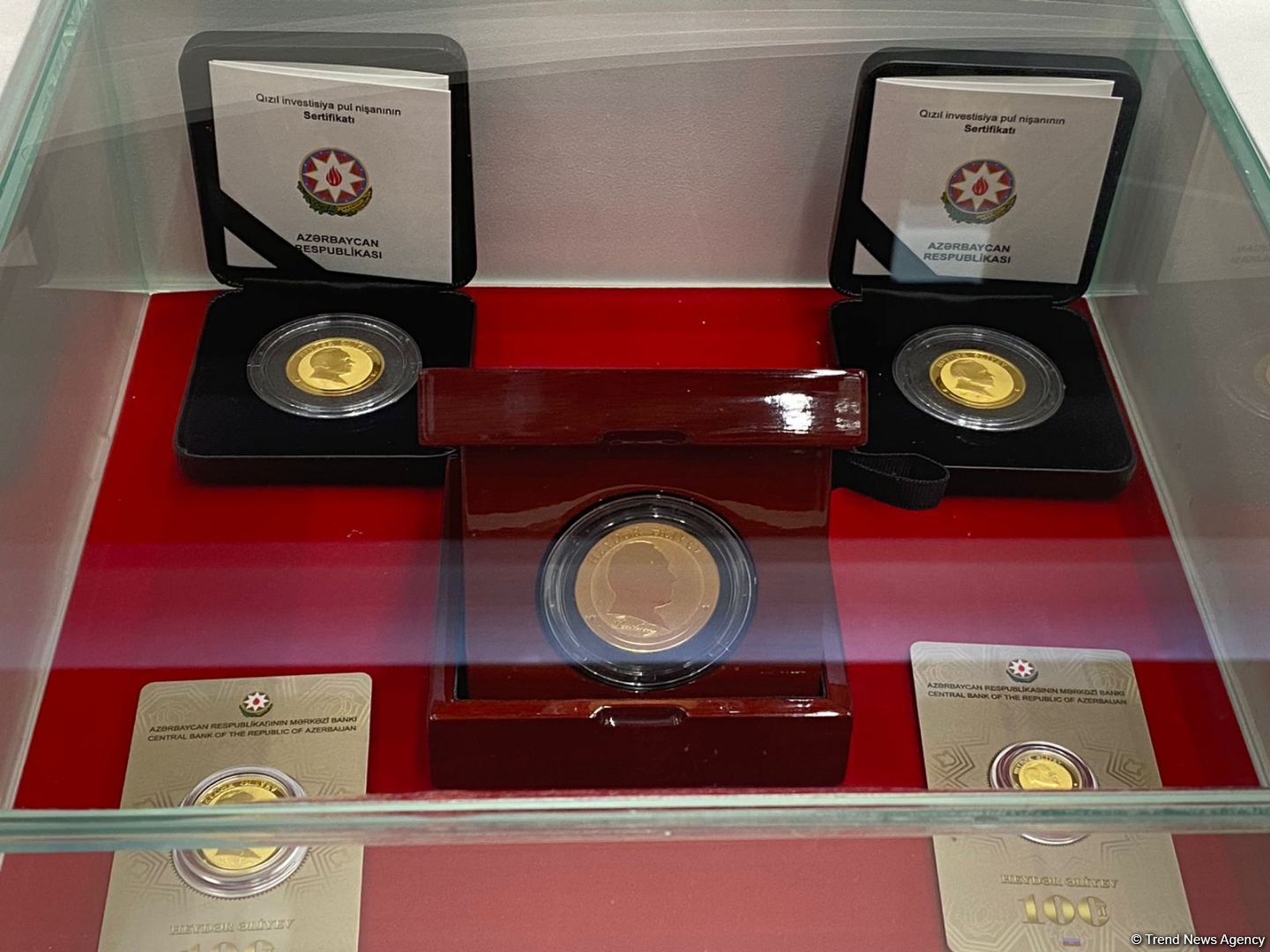 Azərbaycanda ilk dəfə investisiya məqsədli pul nişanları tədavülə buraxılıb (FOTO)