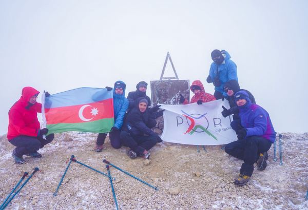 Bakı Limanının əməkdaşları “Heydər zirvəsi”nə yürüş ediblər (FOTO)