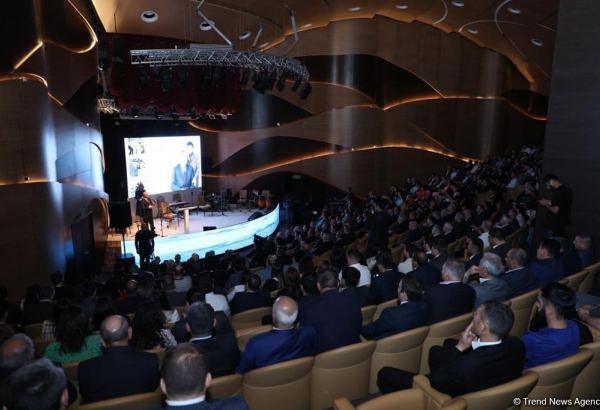 Ulu öndər Heydər Əliyevin və akademik Zərifə Əliyevanın 100 illik yubileyləri münasibətilə “Əbədi sevgi” adlı konsert proqramı təşkil olunub (FOTO)