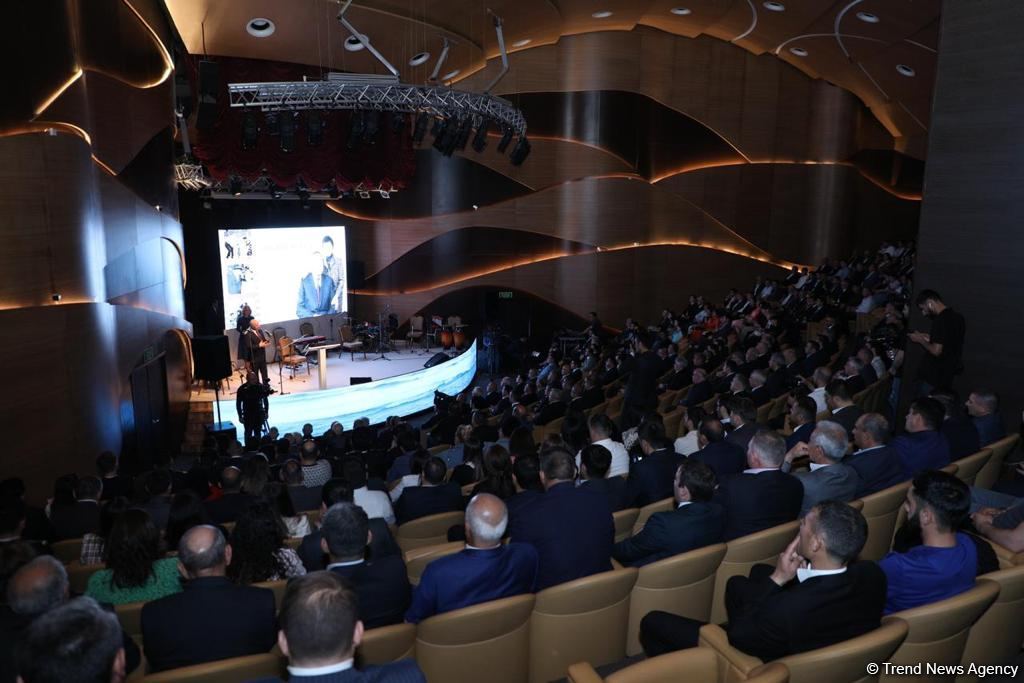 Ulu öndər Heydər Əliyevin və akademik Zərifə Əliyevanın 100 illik yubileyləri münasibətilə “Əbədi sevgi” adlı konsert proqramı təşkil olunub (FOTO)