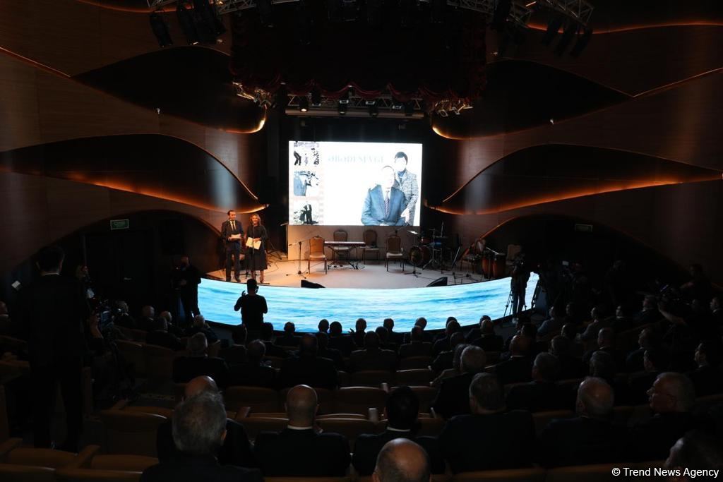 Ulu öndər Heydər Əliyevin və akademik Zərifə Əliyevanın 100 illik yubileyləri münasibətilə “Əbədi sevgi” adlı konsert proqramı təşkil olunub (FOTO)