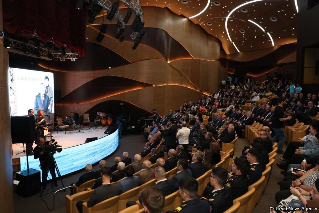Ulu öndər Heydər Əliyevin və akademik Zərifə Əliyevanın 100 illik yubileyləri münasibətilə “Əbədi sevgi” adlı konsert proqramı təşkil olunub (FOTO)