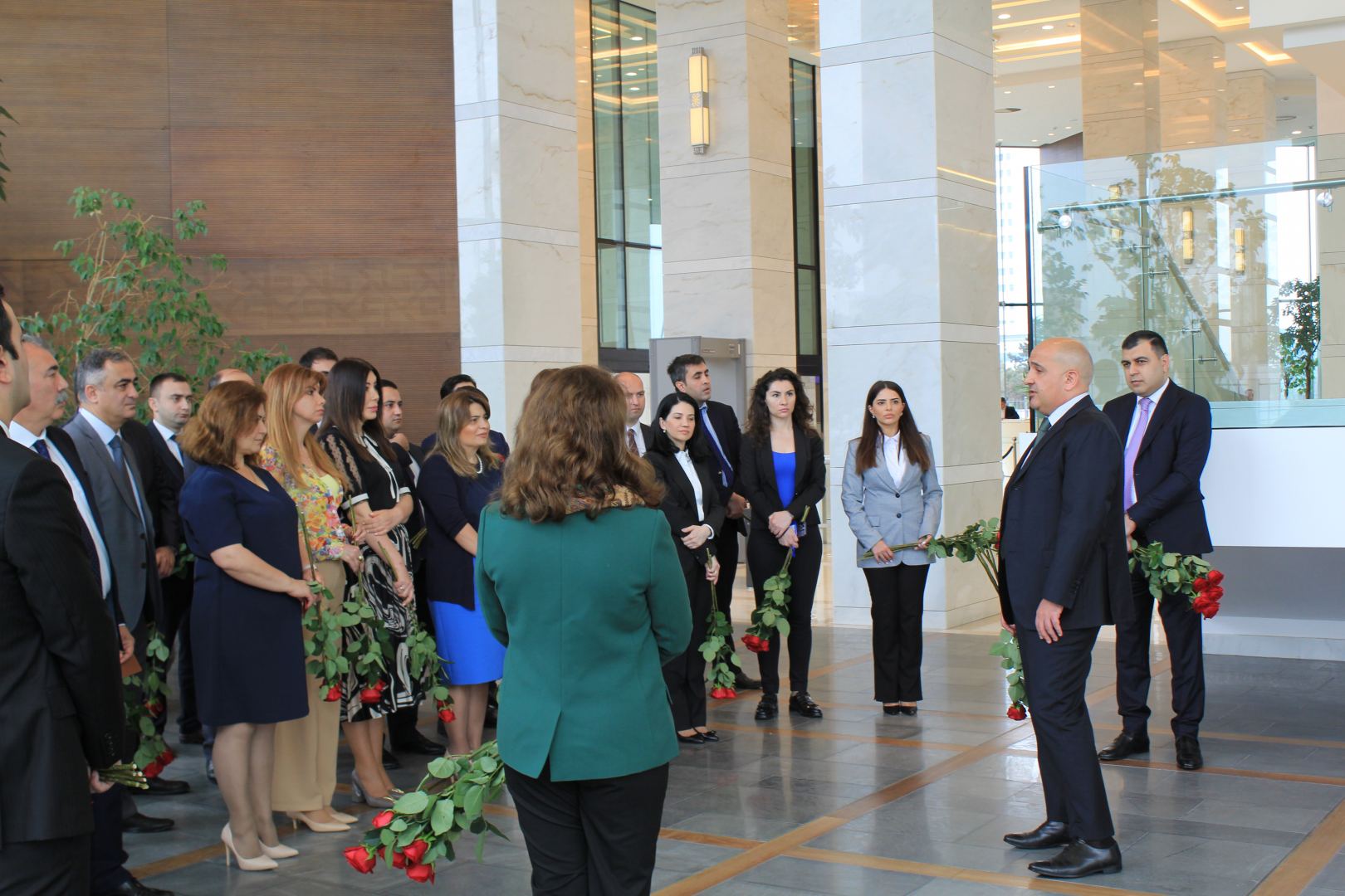 Dövlət Neft Fondunun kollektivi Ulu Öndərin xatirəsini yad edib (FOTO)