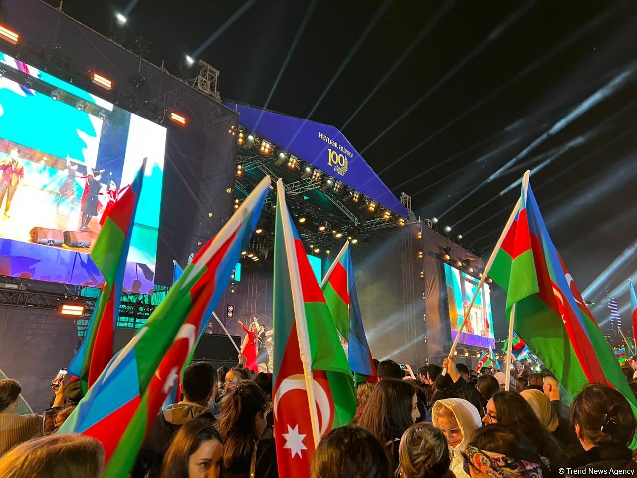 Dənizkənarı Milli Parkda Heydər Əliyevin 100 illik yubileyi münasibətilə konsert proqramı təşkil olunub (FOTO/VİDEO)