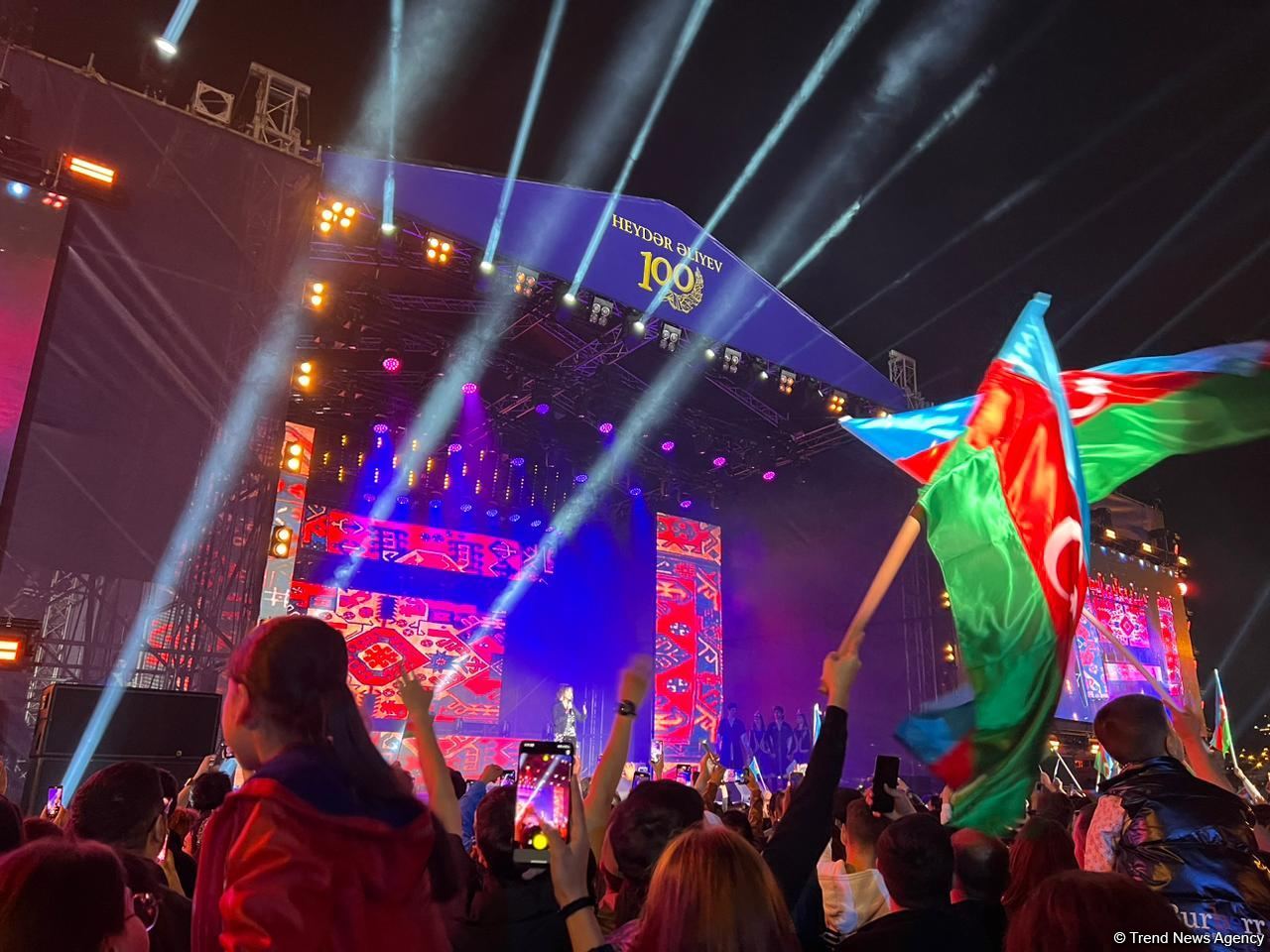 Dənizkənarı Milli Parkda Heydər Əliyevin 100 illik yubileyi münasibətilə konsert proqramı təşkil olunub (FOTO/VİDEO)