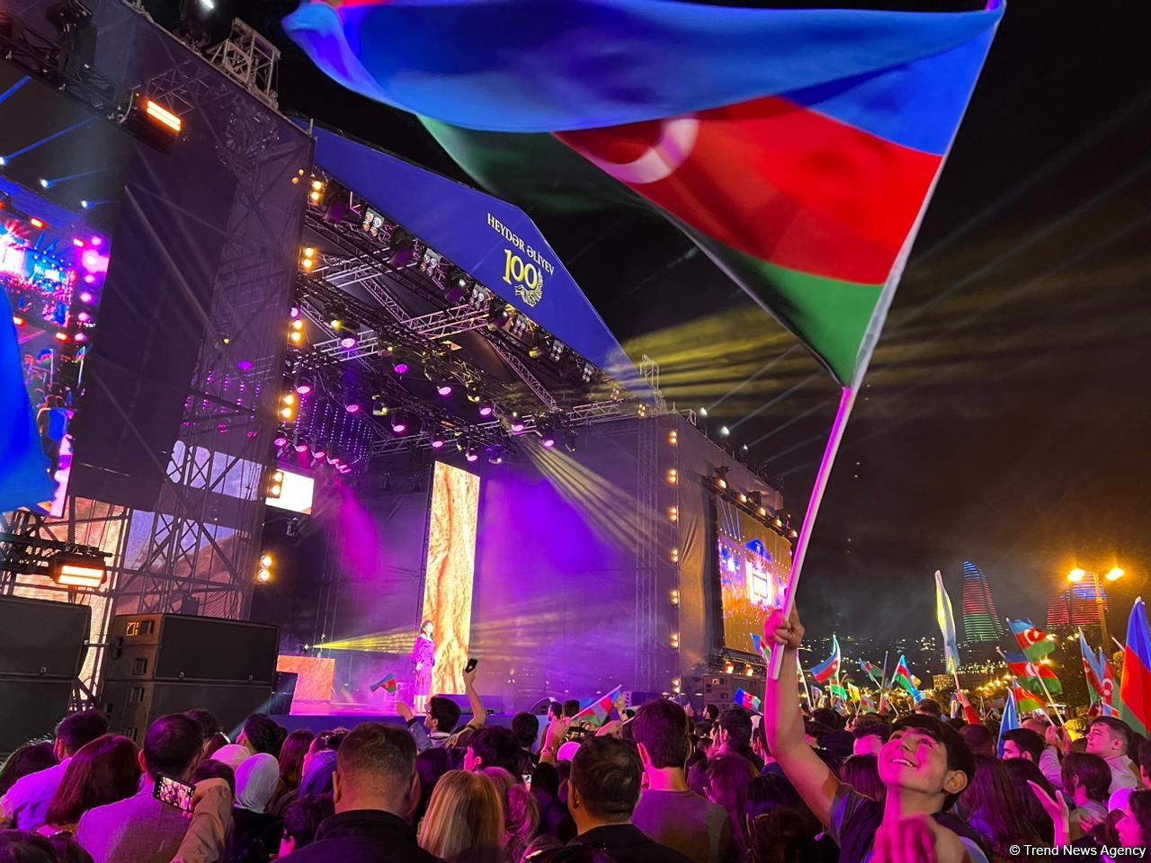 Dənizkənarı Milli Parkda Heydər Əliyevin 100 illik yubileyi münasibətilə konsert proqramı təşkil olunub (FOTO/VİDEO)