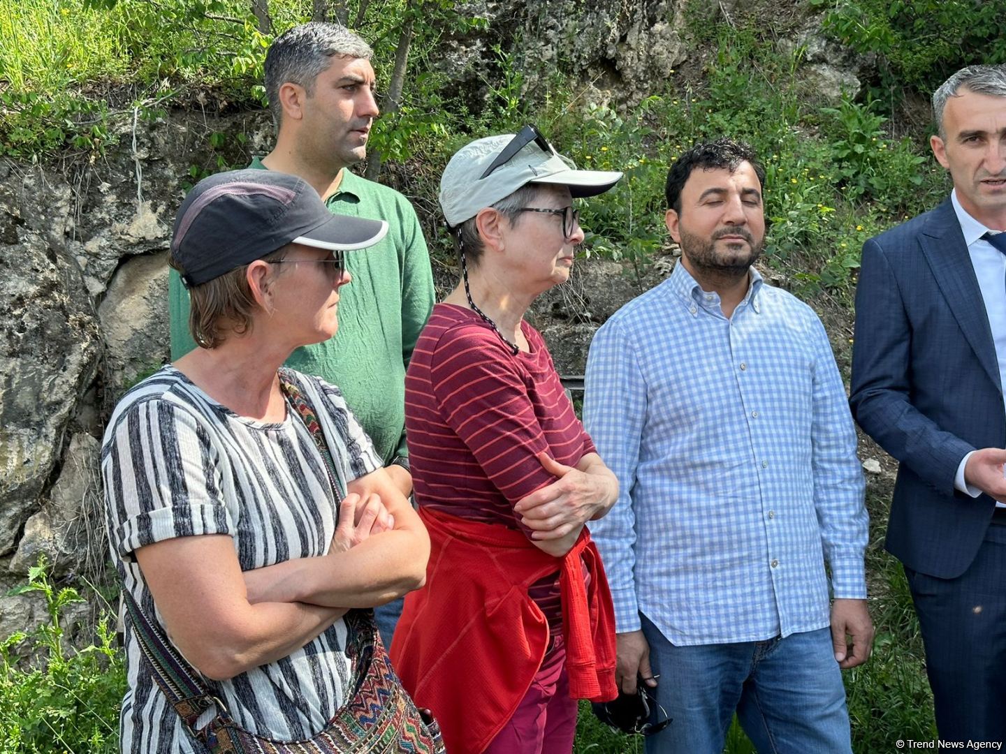 İsveçin beynəlxalq səyahətçiləri Azıx mağarasında (FOTO)