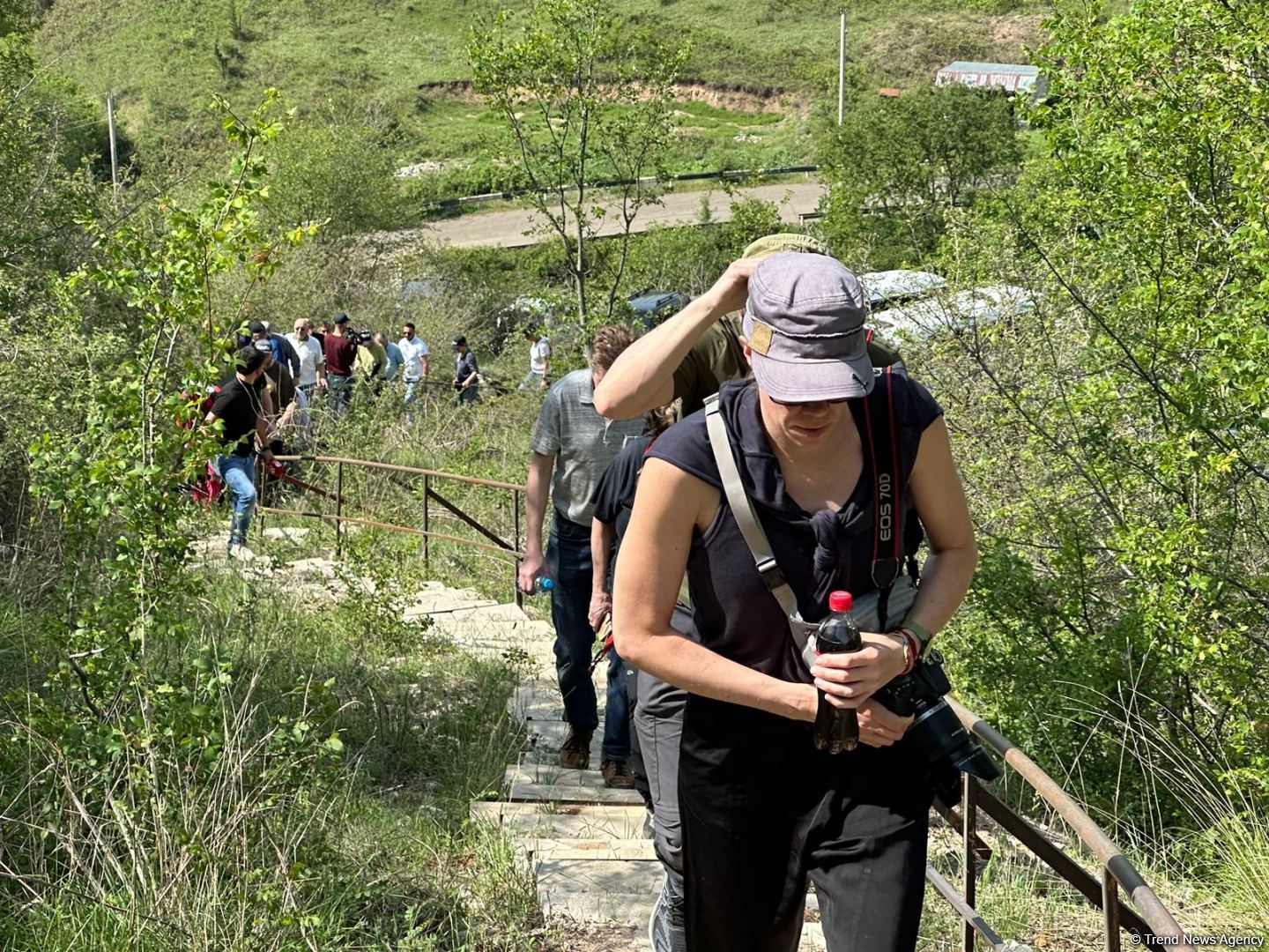 İsveçin beynəlxalq səyahətçiləri Azıx mağarasında (FOTO)