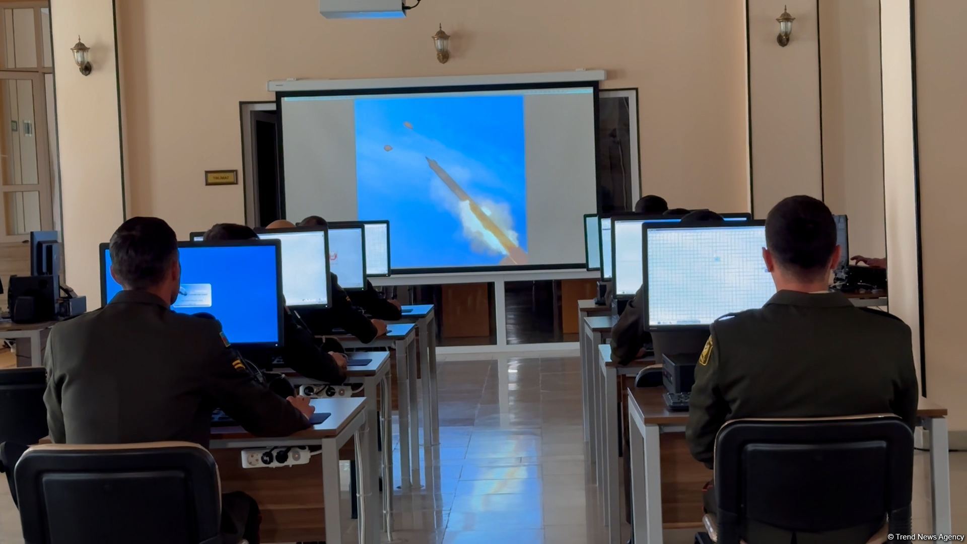 Naxçıvan Əlahiddə Ümumqoşun Ordusu tapşırıqları yüksək peşəkarlıqla yerinə yetirir (REPORTAJ)