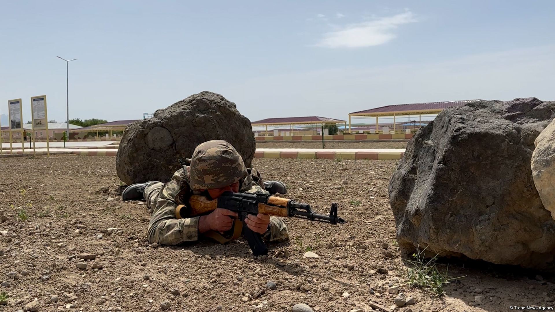 Naxçıvan Əlahiddə Ümumqoşun Ordusu tapşırıqları yüksək peşəkarlıqla yerinə yetirir (REPORTAJ)