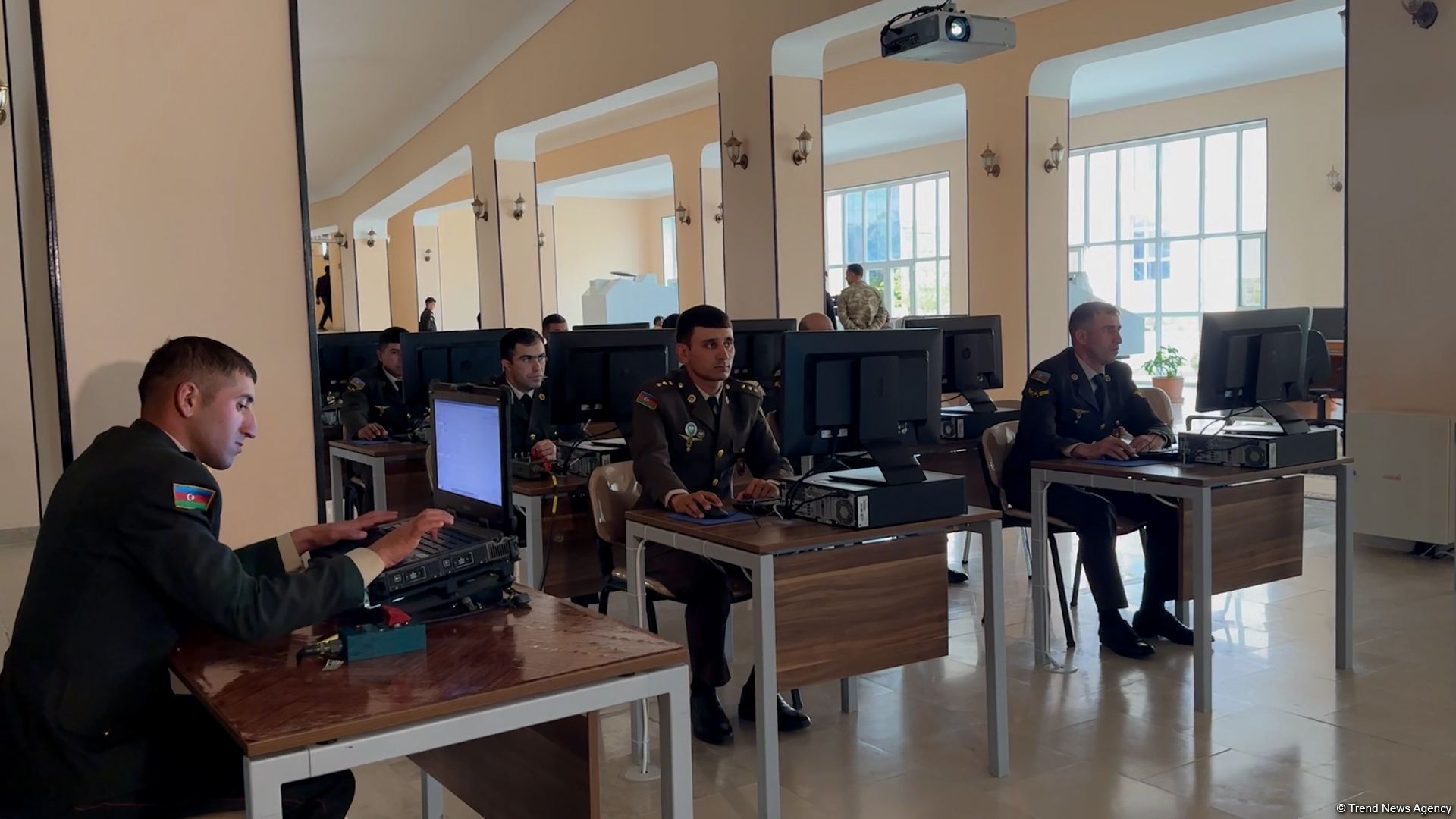 Naxçıvan Əlahiddə Ümumqoşun Ordusu tapşırıqları yüksək peşəkarlıqla yerinə yetirir (REPORTAJ)