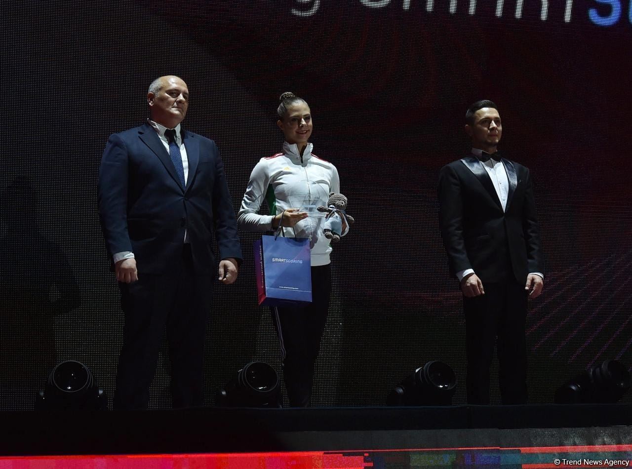 Bakıda fərdi çoxnövçülük üzrə qalib gimnastlar mükafatlandırılıb (FOTO)