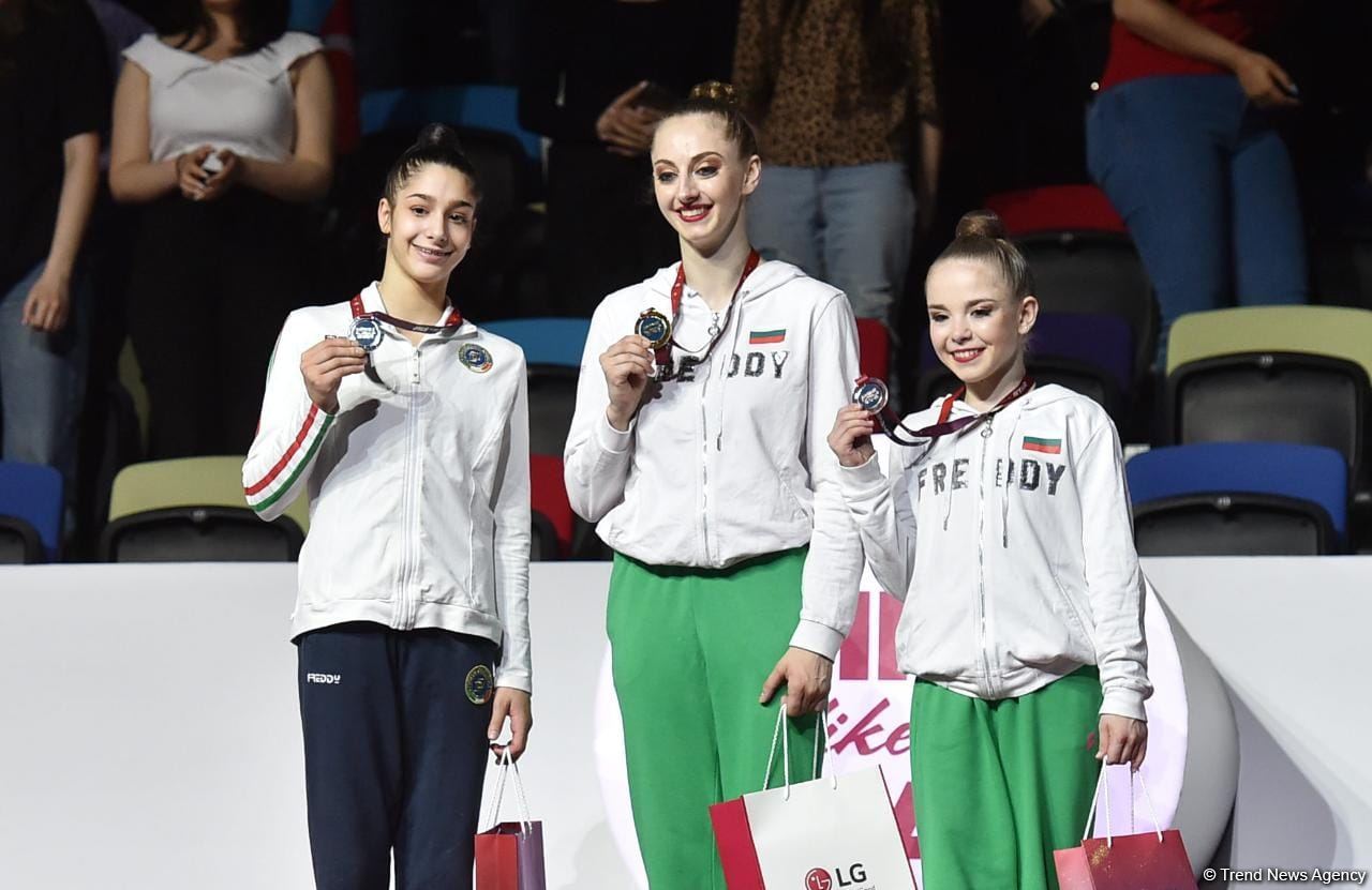 Bakıda fərdi çoxnövçülük üzrə qalib gimnastlar mükafatlandırılıb (FOTO)