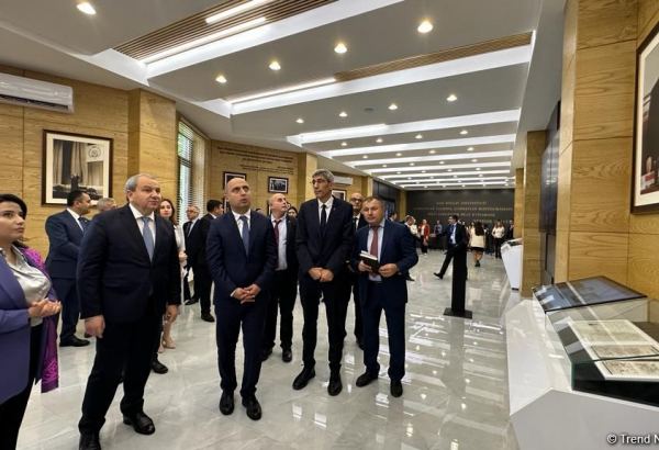 Bakı Dövlət Universitetində Ümummilli Lider Heydər Əliyevin 100 illik yubileyinə həsr olunmuş tədbir keçirilir (FOTO)