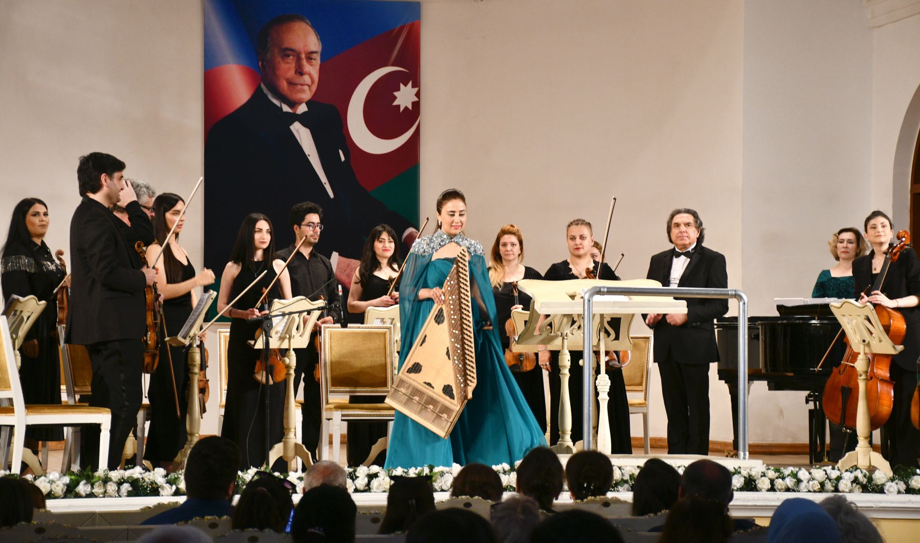 Filarmoniyada Ümummili Lider Heydər Əliyevin 100 illiyinə həsr olunmuş konsert təşkil olunub (FOTO)