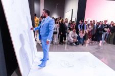 YARAT Müasir İncəsənət Məkanı XX-XXI əsrlər Azərbaycan Rəngkarlığı Muzeyində “Çəhrayı – Qara” adlı qrup sərgisini təqdim edib (FOTO)