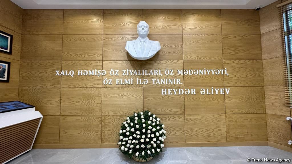 Bakı Dövlət Universitetində Ümummilli Lider Heydər Əliyevin 100 illik yubileyinə həsr olunmuş tədbir keçirilir (FOTO)