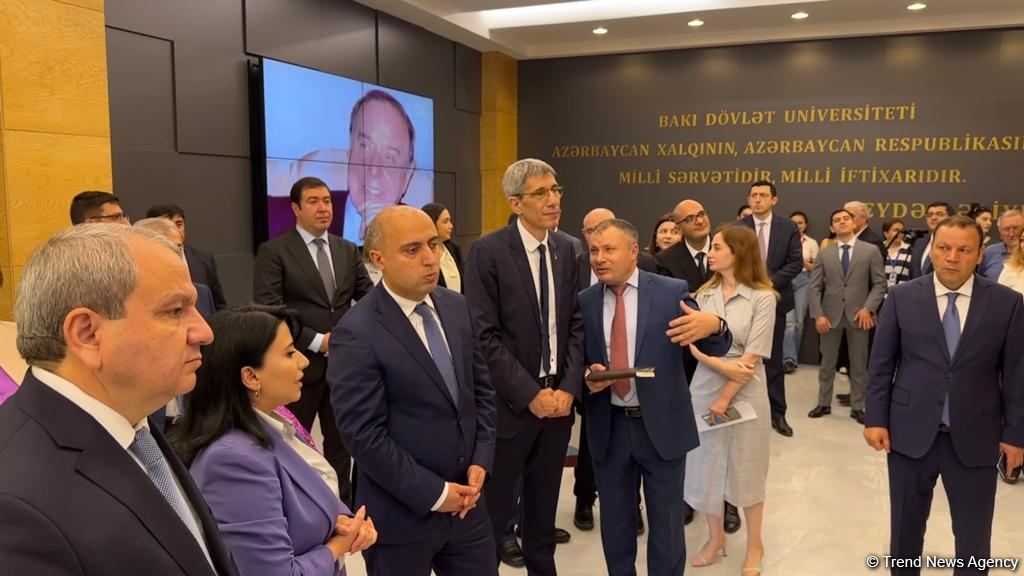 Bakı Dövlət Universitetində Ümummilli Lider Heydər Əliyevin 100 illik yubileyinə həsr olunmuş tədbir keçirilir (FOTO)