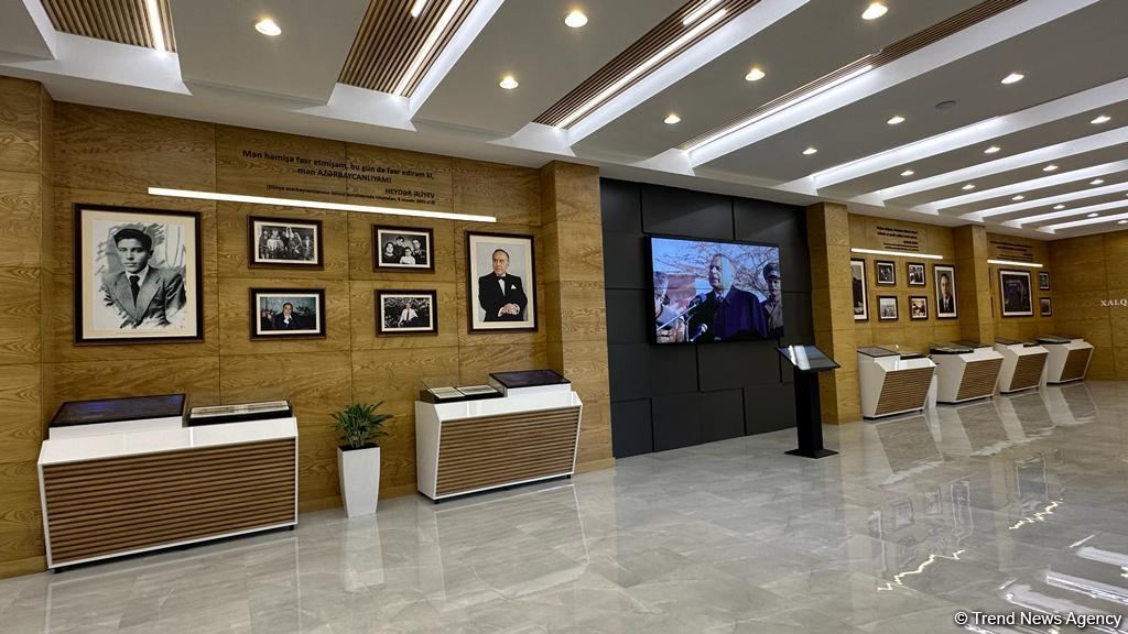 Bakı Dövlət Universitetində Ümummilli Lider Heydər Əliyevin 100 illik yubileyinə həsr olunmuş tədbir keçirilir (FOTO)