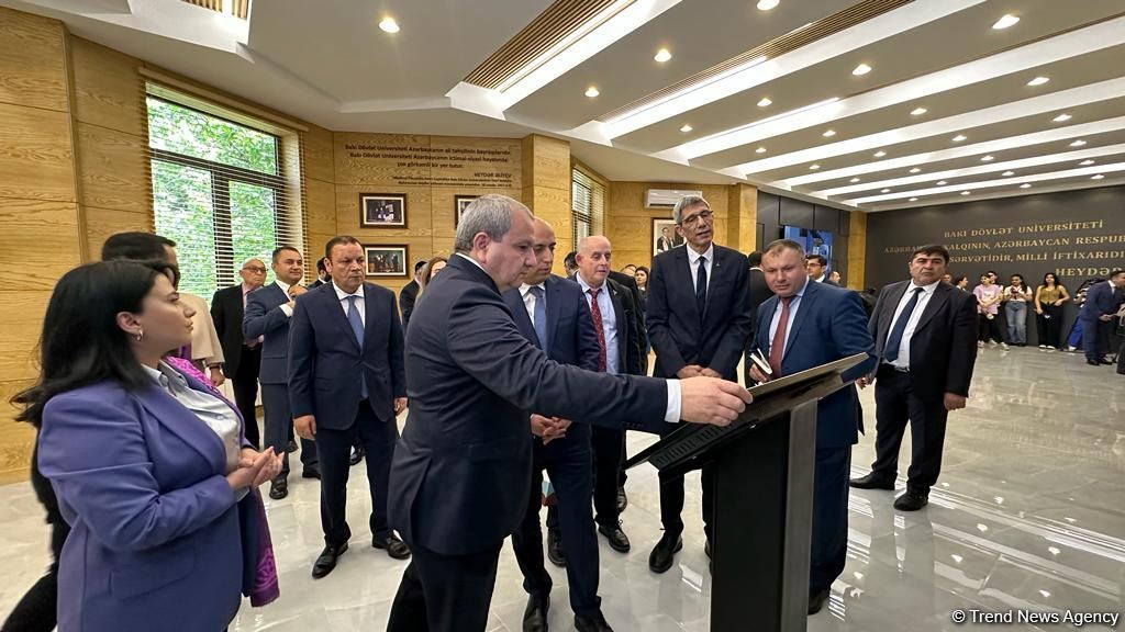 Bakı Dövlət Universitetində Ümummilli Lider Heydər Əliyevin 100 illik yubileyinə həsr olunmuş tədbir keçirilir (FOTO)
