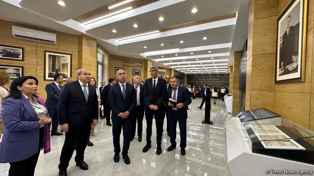 Bakı Dövlət Universitetində Ümummilli Lider Heydər Əliyevin 100 illik yubileyinə həsr olunmuş tədbir keçirilir (FOTO)