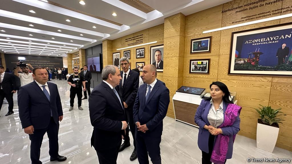 Bakı Dövlət Universitetində Ümummilli Lider Heydər Əliyevin 100 illik yubileyinə həsr olunmuş tədbir keçirilir (FOTO)