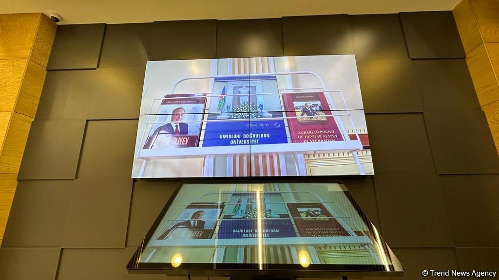 Bakı Dövlət Universitetində Ümummilli Lider Heydər Əliyevin 100 illik yubileyinə həsr olunmuş tədbir keçirilir (FOTO)