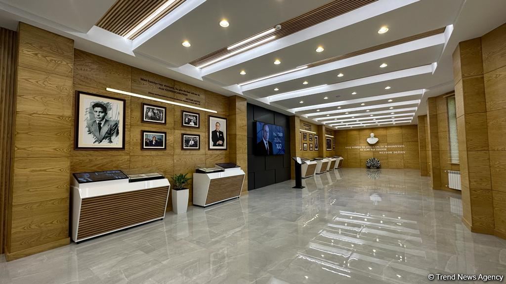Bakı Dövlət Universitetində Ümummilli Lider Heydər Əliyevin 100 illik yubileyinə həsr olunmuş tədbir keçirilir (FOTO)