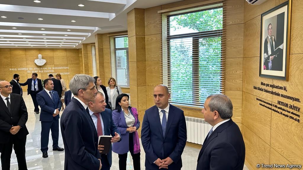 Bakı Dövlət Universitetində Ümummilli Lider Heydər Əliyevin 100 illik yubileyinə həsr olunmuş tədbir keçirilir (FOTO)
